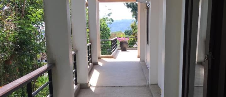 3 bedroom apartment with large outdoor area with views