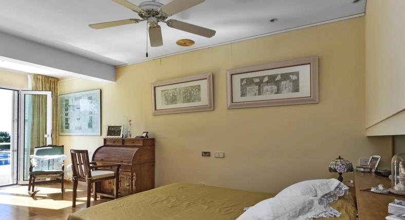 Portals Nous. The Portals Marina. Right at your villa at your feet.