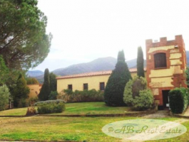 Villa, Bungalow For Sale in Collioure area