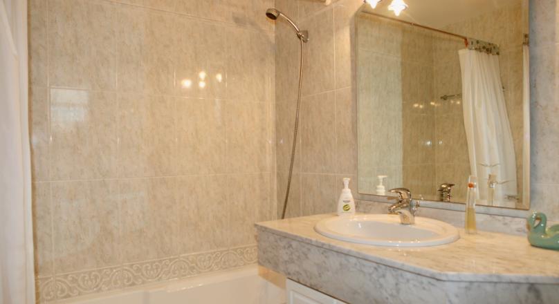 Penthouse duplex apartment with sea views in a highly sought-after community in Son Caliu.