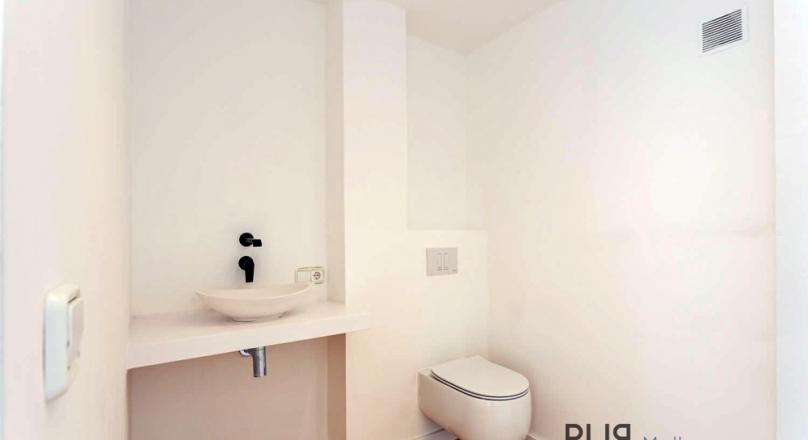 Fancy. Newly renovated. And right in the middle. Not just there. In Santa Catalina.