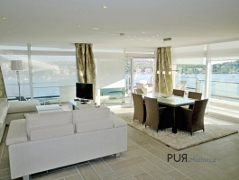 Santa Ponsa. Right on the sea. Pedestrian to the beach.