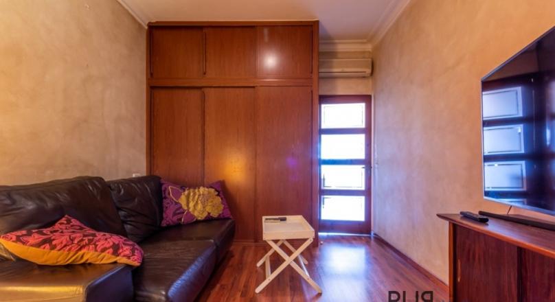 Santa Catalina. 3 floors. Renovated inside. Living in the middle of the hip district. With sea view.