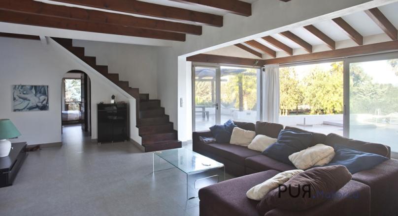 Pollenca. Finca. Nestled in an environment of sea and forests. Holiday rental license.