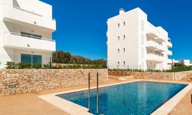 220.000, -. For a just finished new building. Just above the harbor. Cala d'Or.