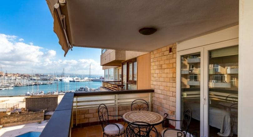 Apartment. Palma. Bright. Generously. Rehabilitated. Sea views. Top floor. Attractively priced.
