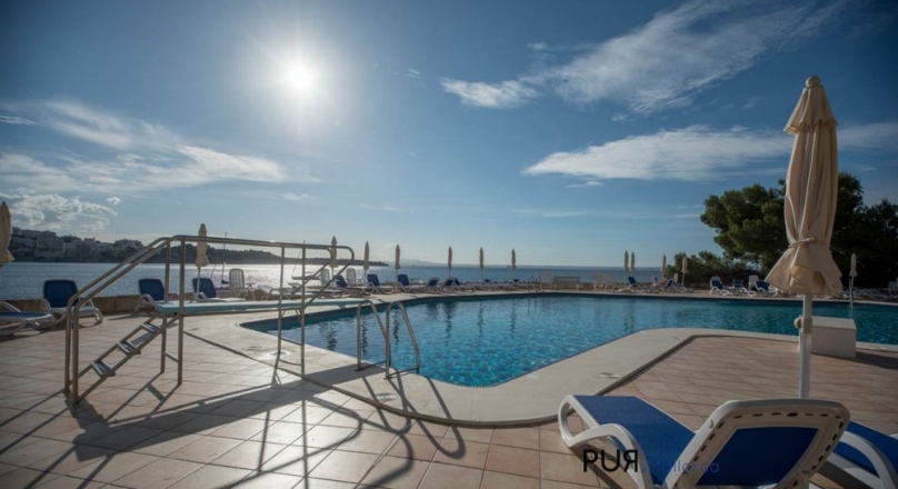 Illetas. Apartment. Newly renovated. Sea views. Direct access to the jetty.