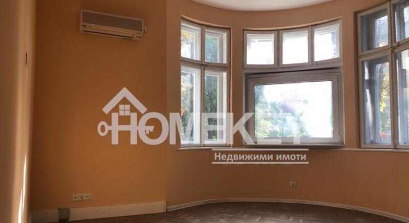 EXCELLENT LOCATION! SPACIOUS ROOMS!