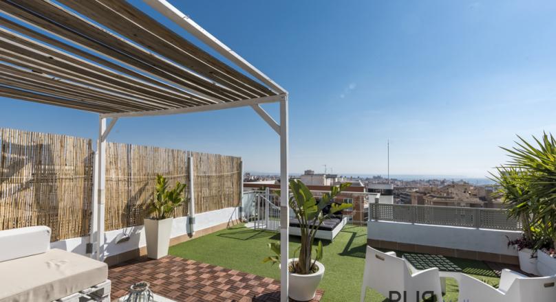 Townhome. View over the city. Penthouse. Above Son Espanyolet. Small but nice.
