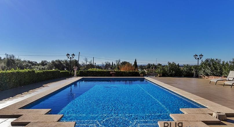 Villa with a lot of space. Panoramic view in the bay of Palma.