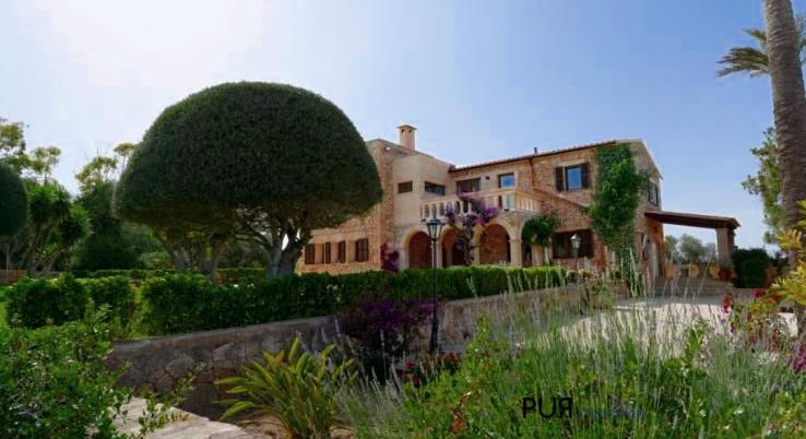 Finca. High tech. Excellent condition. Completely refurbished in 2015. Top quality finishings. Look? Indescribable.