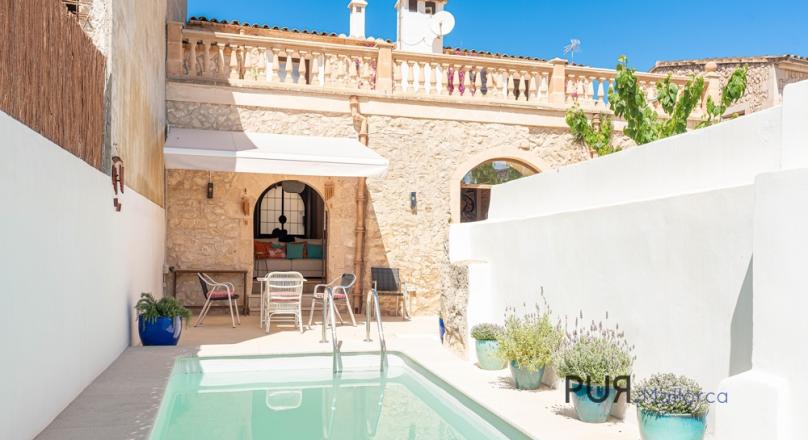 Renovated townhouse with pool