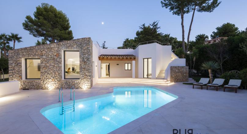 Santa Ponsa. Villa. 360 degree view to the bay. Completely renovated.