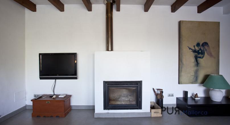 Pollenca. Finca. Nestled in an environment of sea and forests. Holiday rental license.