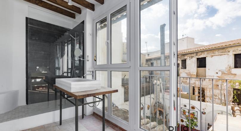 Santa Catalina. In the middle. A typical house. A typical apartment. Just lost.