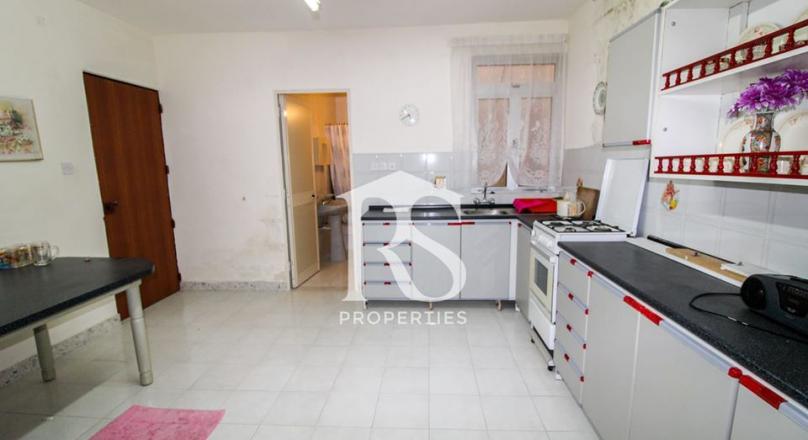 Qawra - Bargain Squarish Layout Apartment