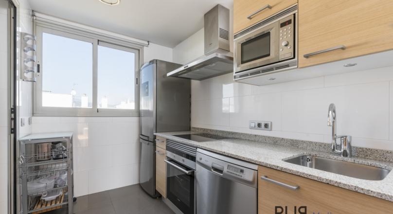 Townhome. View over the city. Penthouse. Above Son Espanyolet. Small but nice.