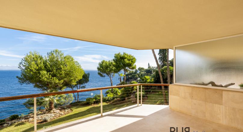 Cala Vinyes. First sea line. Direct sea access. Apartment with a wow view.