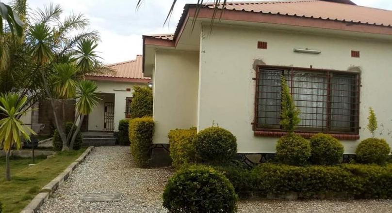 Three bedrooms flats for rent