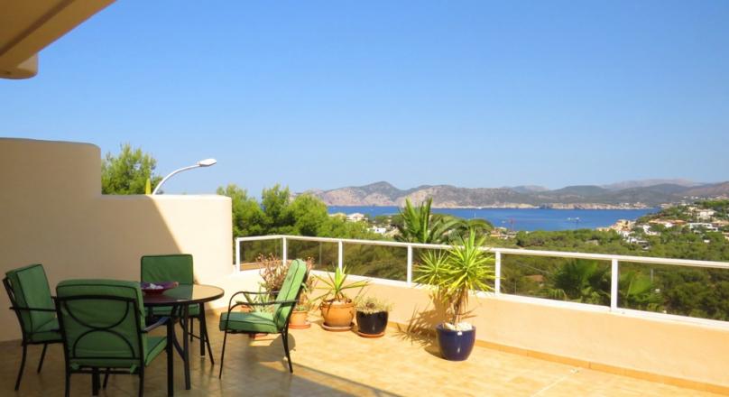 Santa Ponsa. Duplex. With ocean view. And really. In a well-kept complex.