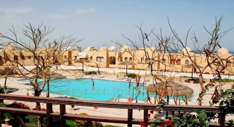 For sale apartment overlooking the sea and pool
