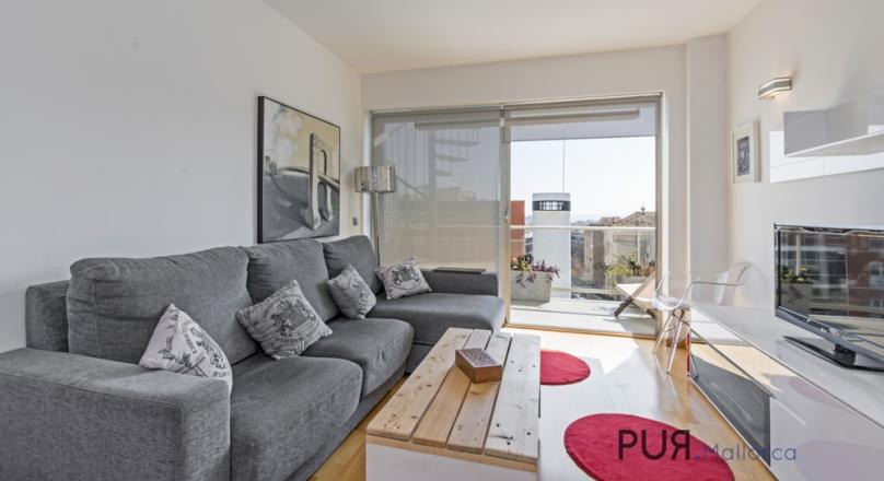 Townhome. View over the city. Penthouse. Above Son Espanyolet. Small but nice.
