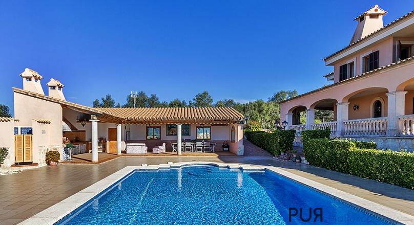 Villa with a lot of space. Panoramic view in the bay of Palma.