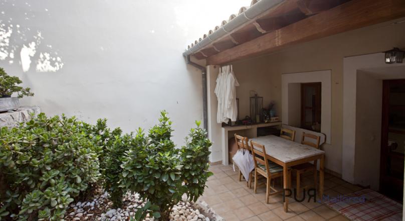 Selva. In the middle of the Tramuntana. Picturesque. The place. The village house. Short way to Inca.