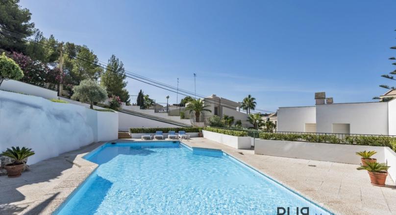Short distances to anywhere. In the hotspot Palma. Bonanova. Apartment with lots of space.