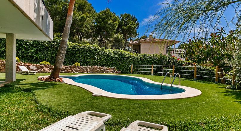 Sea views. Villa. Santa Ponsa. Move in.