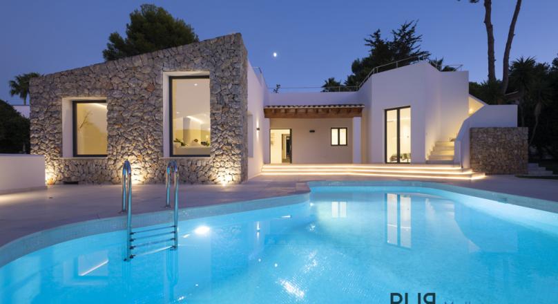 Santa Ponsa. Villa. 360 degree view to the bay. Completely renovated.