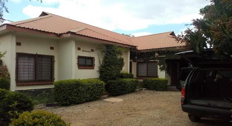 Three bedrooms flats for rent