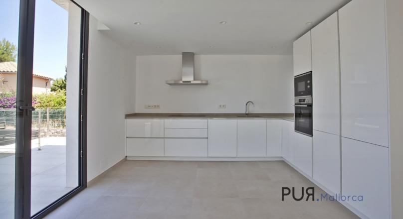 Alcudia. Bonaire. The hill overlooking the bay. New construction - villa.