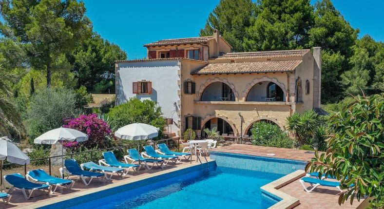 Finca. Vacation rental license. Forest path straight to the beach.