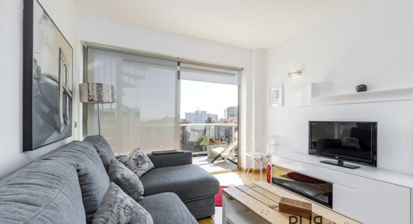 Townhome. View over the city. Penthouse. Above Son Espanyolet. Small but nice.