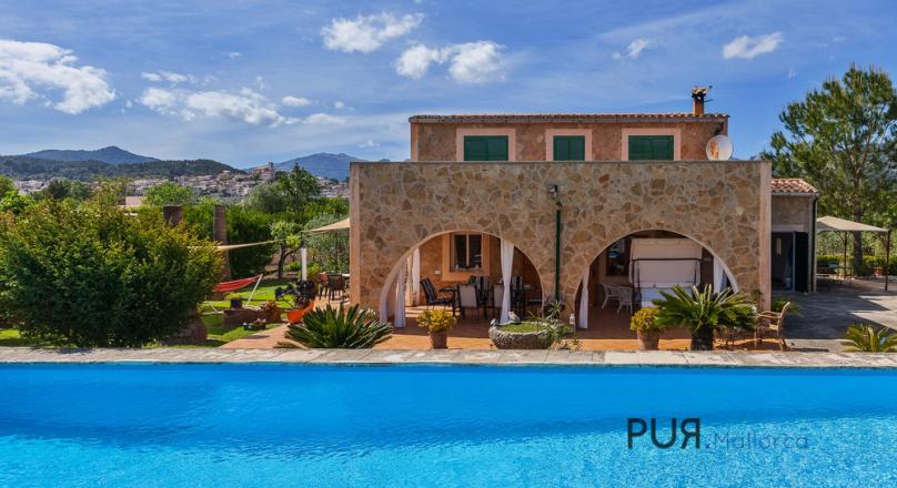 A finca to cuddle. At the foot of the Tramuntana.