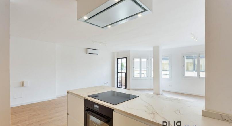 Fancy. Newly renovated. And right in the middle. Not just there. In Santa Catalina.