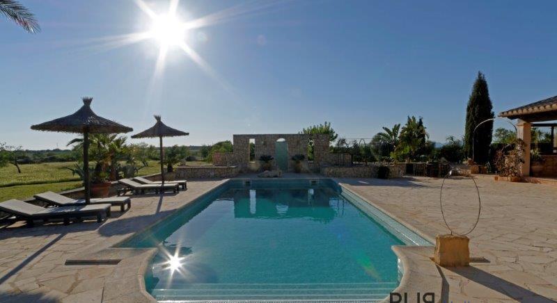 Santanyí. Majorcan manor. Finca with guesthouse and holiday rental license.