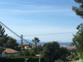 Parcela urbana de 1.880 m2 con vistas al mar en venta en Denia