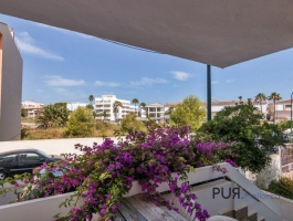 Beautiful newly renovated apartments. 50 meters from the sea. The beach of ES Trenc is waiting. On them.