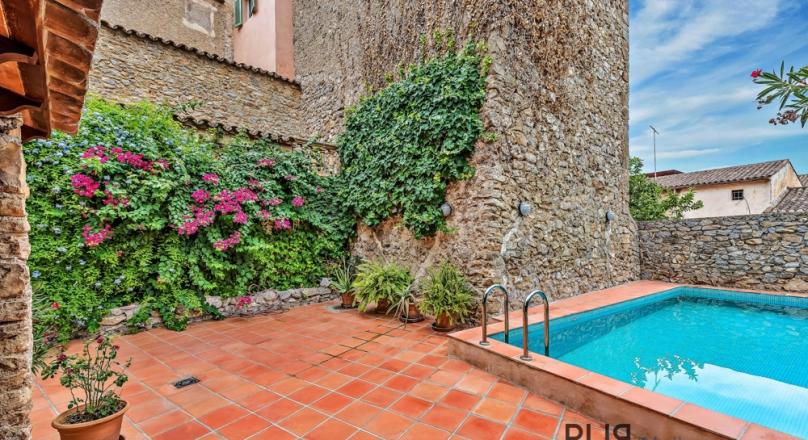 A townhouse. With pool. In Arta. Very mallorquin.
