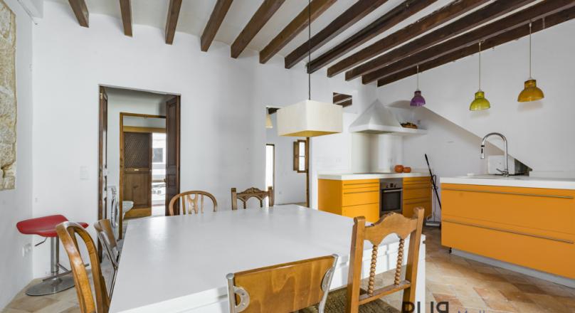 Santa Catalina. In the middle. A typical house. A typical apartment. Just lost.