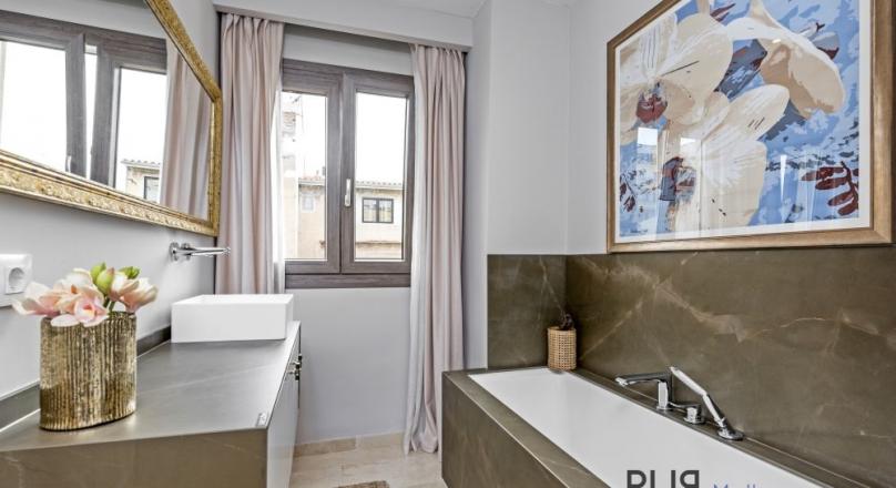 Apartment. Santa Catalina. Right in the middle and still quiet.