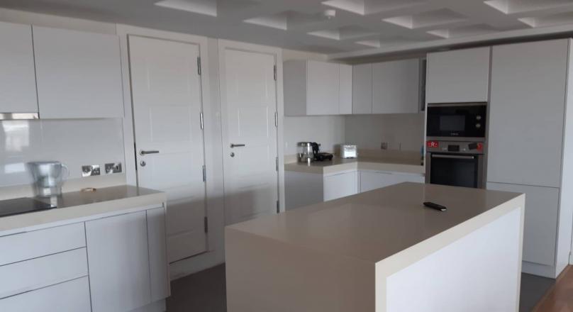 LUXURY 2 BEDROOMS 3 BATHROOMS £ 2.500