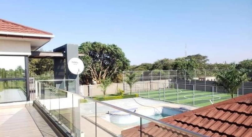 5 BEDROOMS STANDALONE WITH LARGE YARD AND POOL