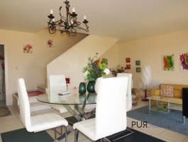 Can you see the view from your kitchen? You feel the 3 L of the island. Light, air, lightness.