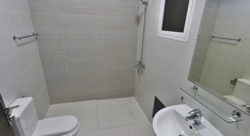 Three bedrooms Unfurnished flat for rent in Galali
