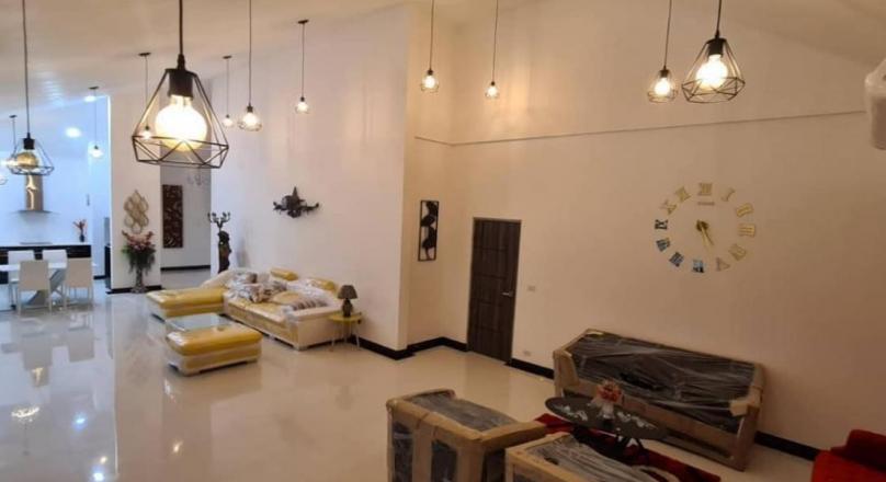 Freehold Thai Villa House in Pahklok