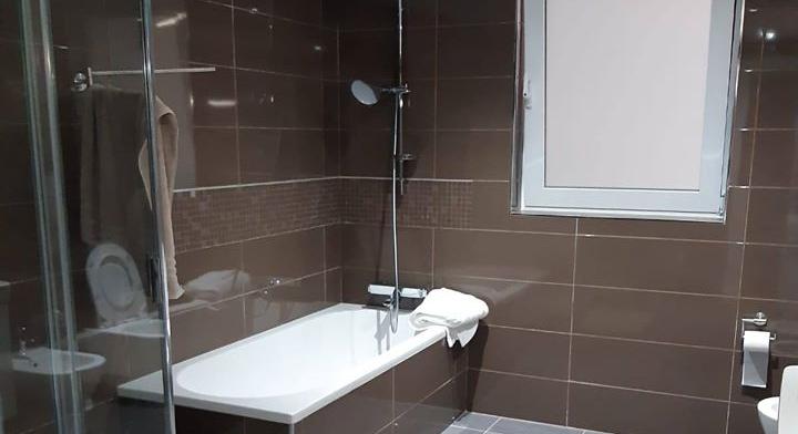 LUXURY 2 BEDROOMS 3 BATHROOMS £ 2.500