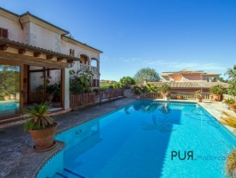 Las Palmeras. Near Llucmayor. Large villa with pool. Get out of your sleeping beauty.